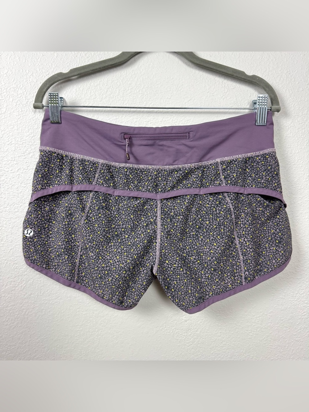 Lululemon 6 Speed Run Shorts Dottie Mum Purple Floral Lined Shorts Back Pocket